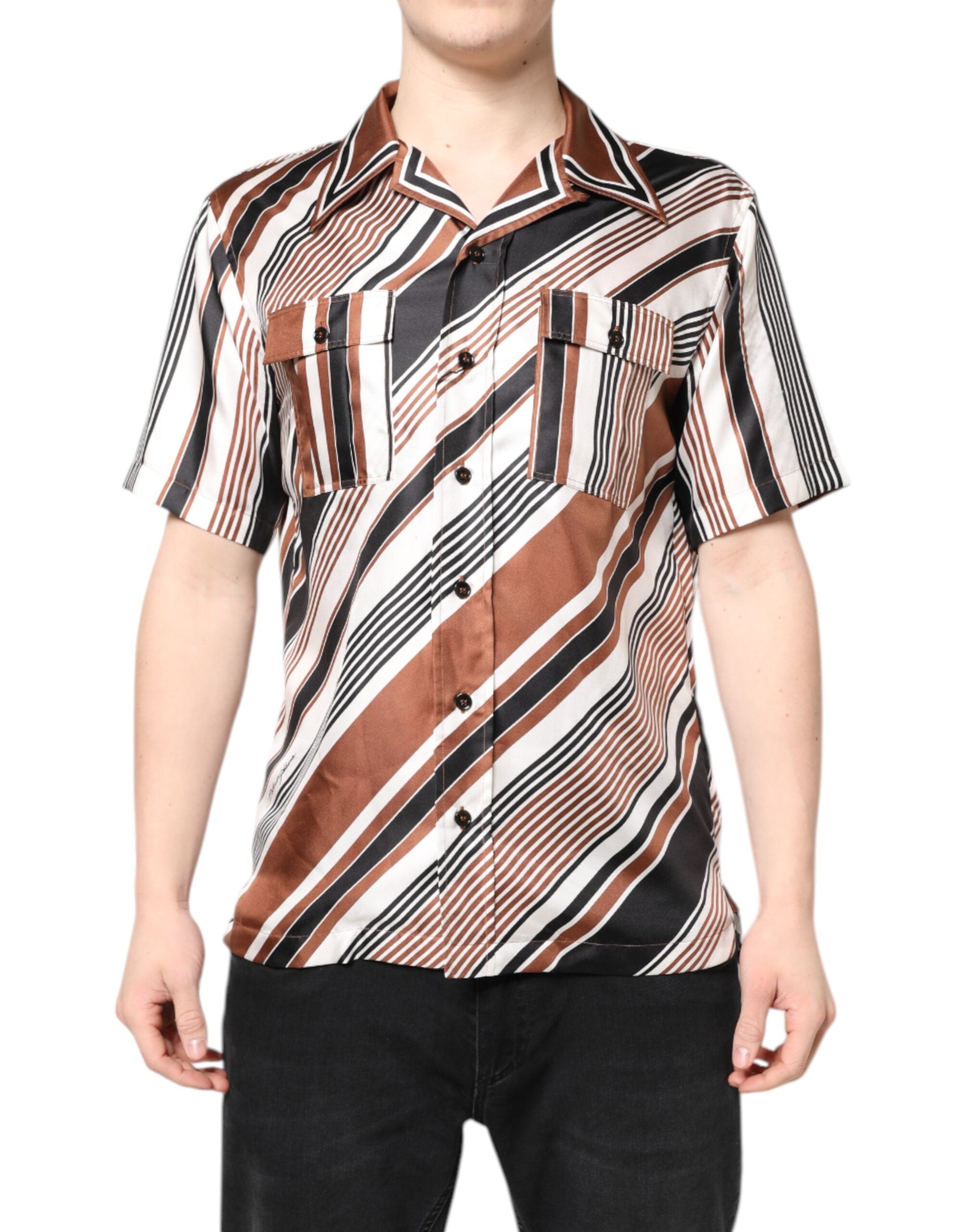 Chemise à manches courtes en soie à rayures multicolores de Dolce & Gabbana, tissu élégant et coloré visible sur l'image.