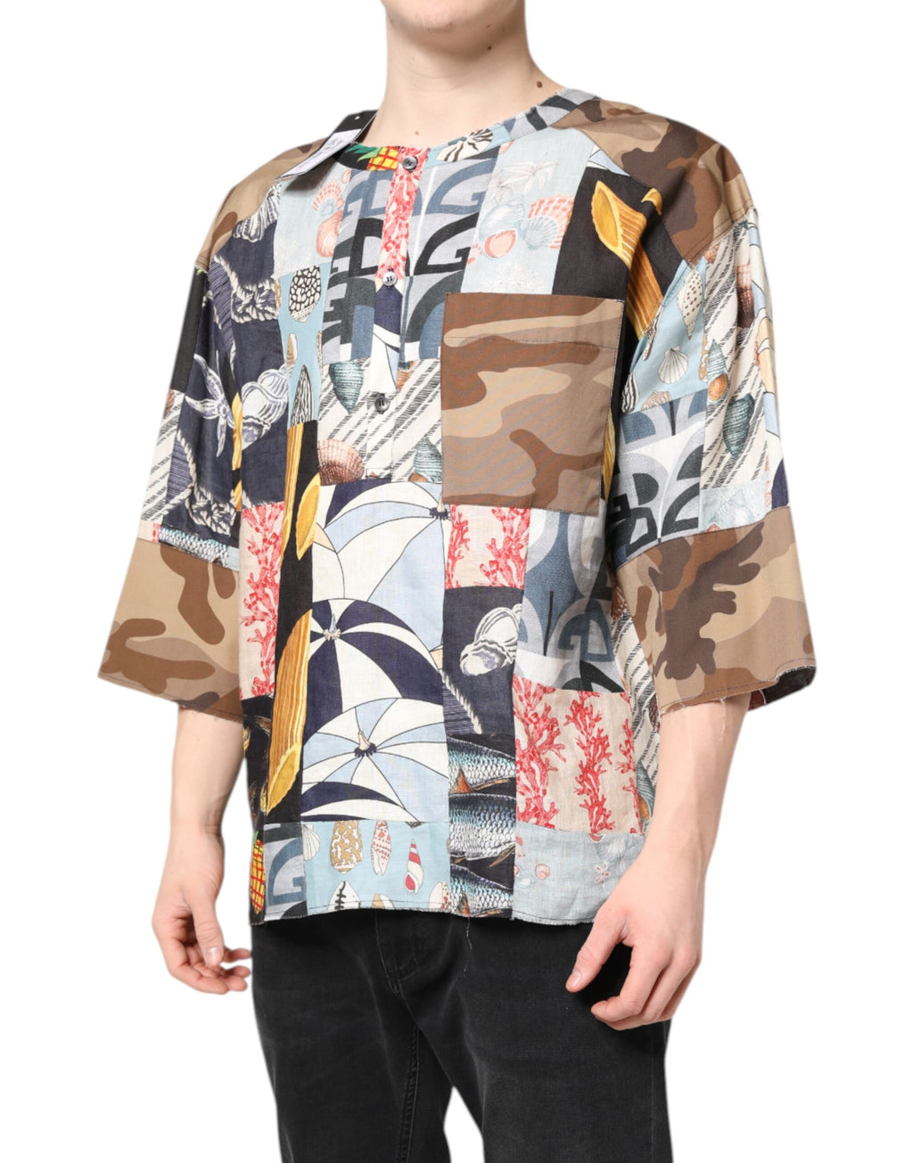 Chemise à manches courtes Dolce & Gabbana en patchwork multicolore, détails colorés et style élégant.