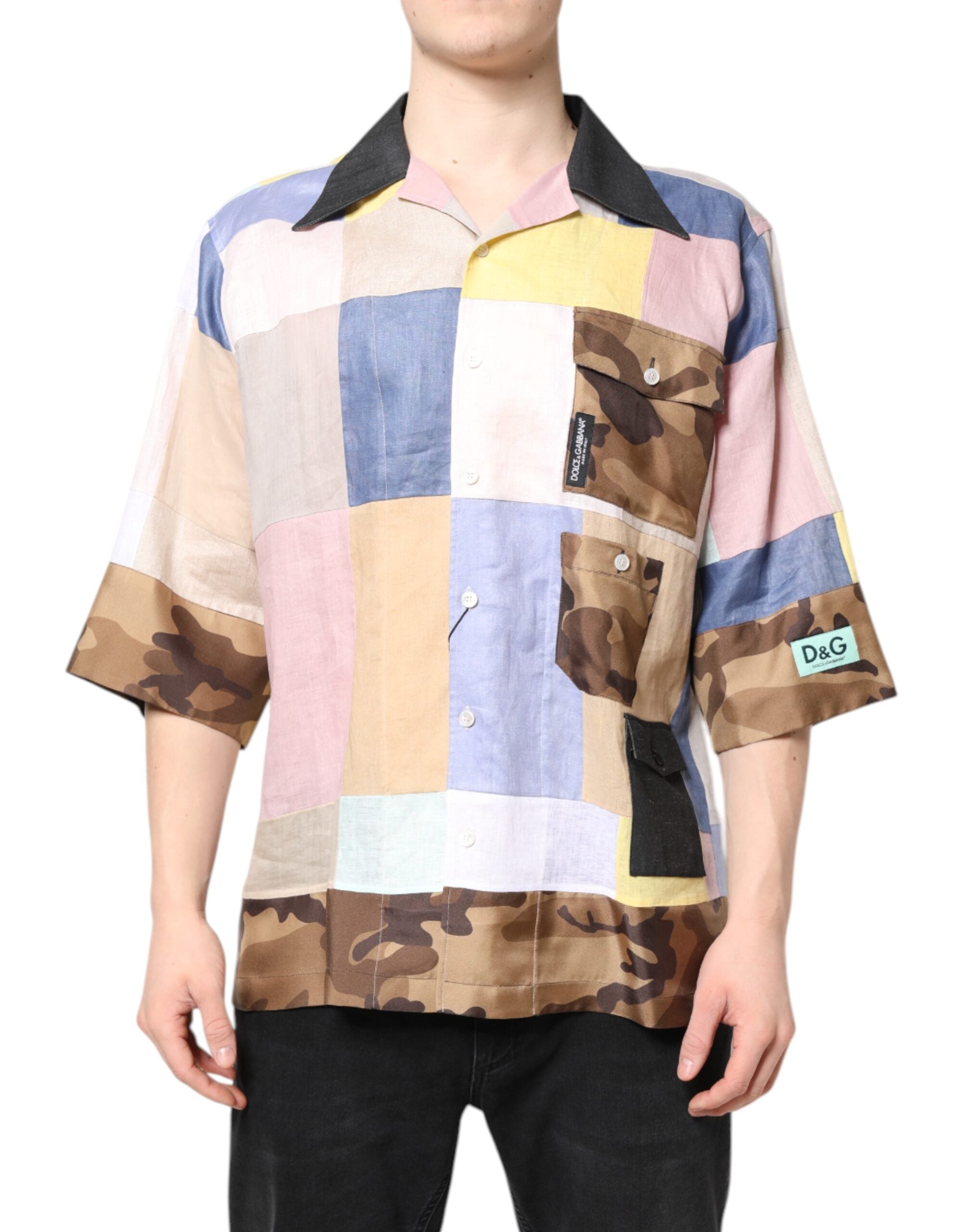 Chemise à manches courtes Dolce & Gabbana en patchwork multicolore, avec motifs variés et design élégant.