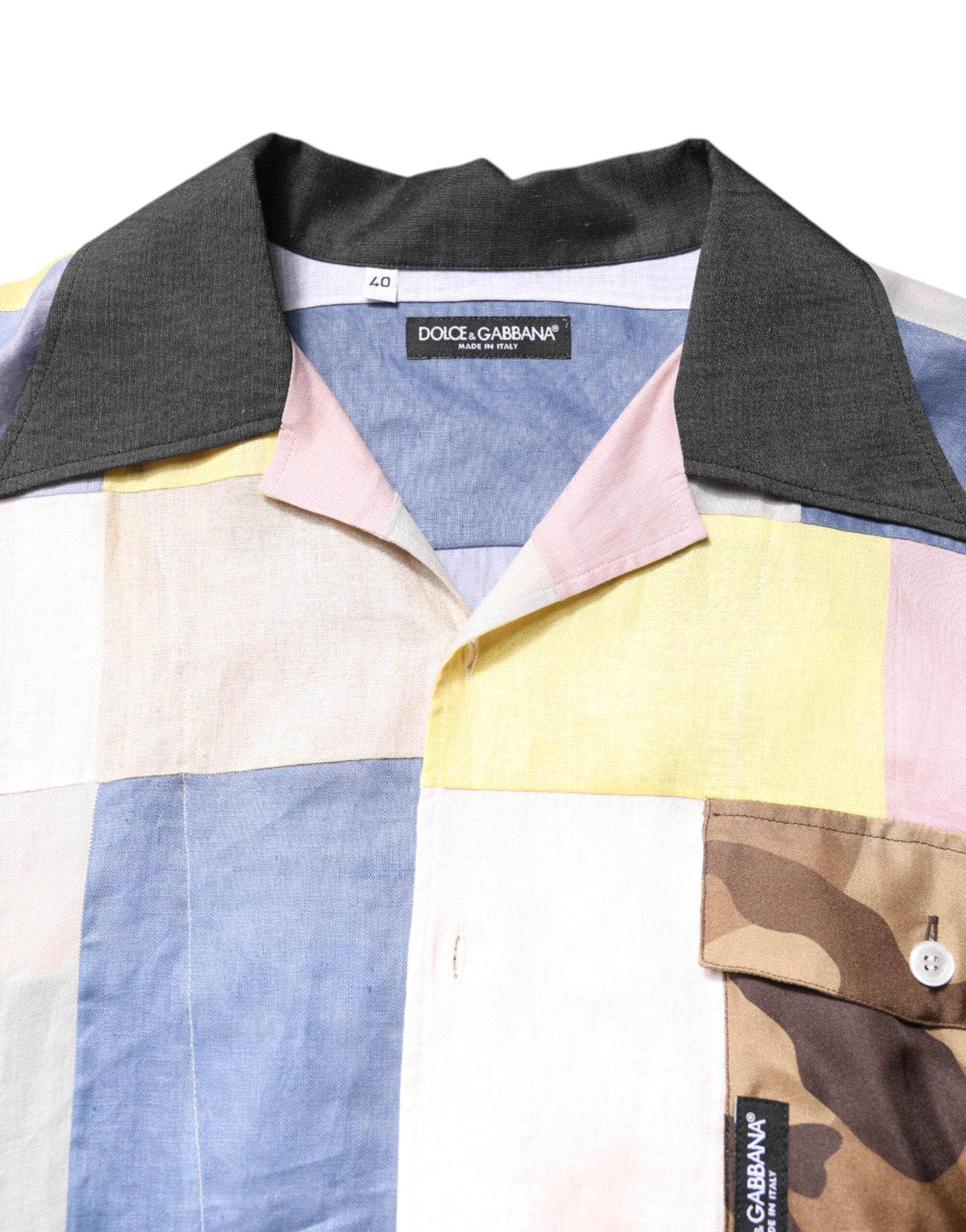 Chemise à manches courtes Dolce & Gabbana en patchwork multicolore, détails colorés et style élégant visible sur l'image.