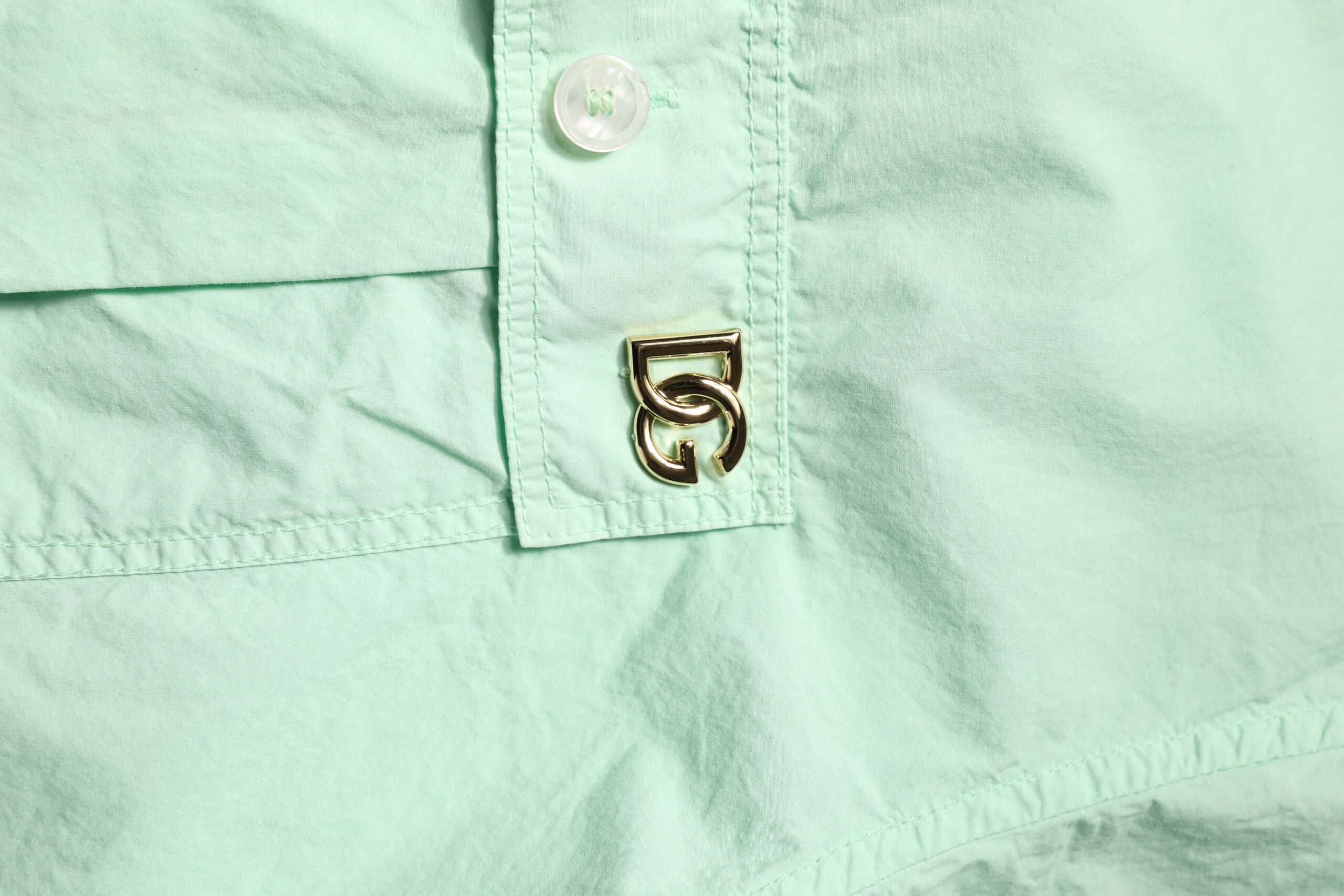 Chemise homme Dolce & Gabbana en coton vert à manches courtes, style décontracté et élégant.