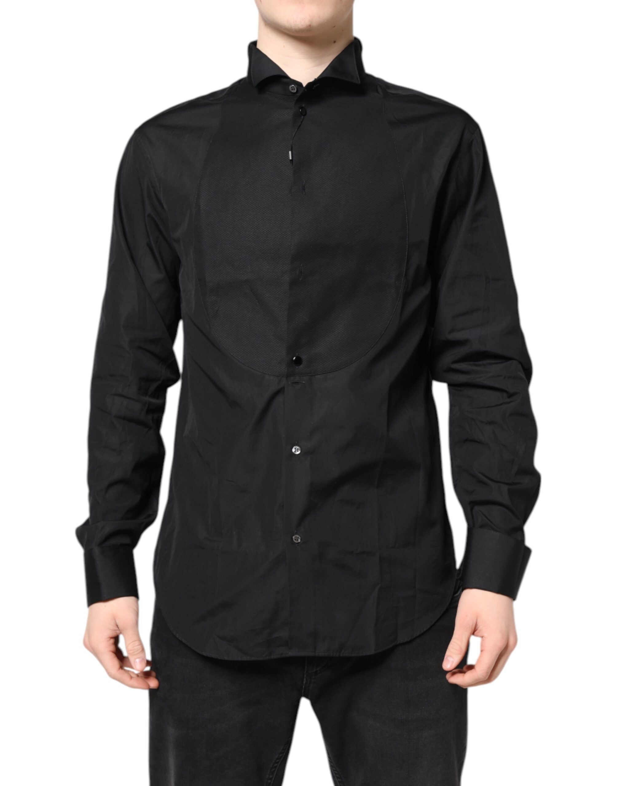 Chemise formelle en coton noir Emporio Armani à manches longues, vue en gros plan sur le tissu et la coupe élégante.