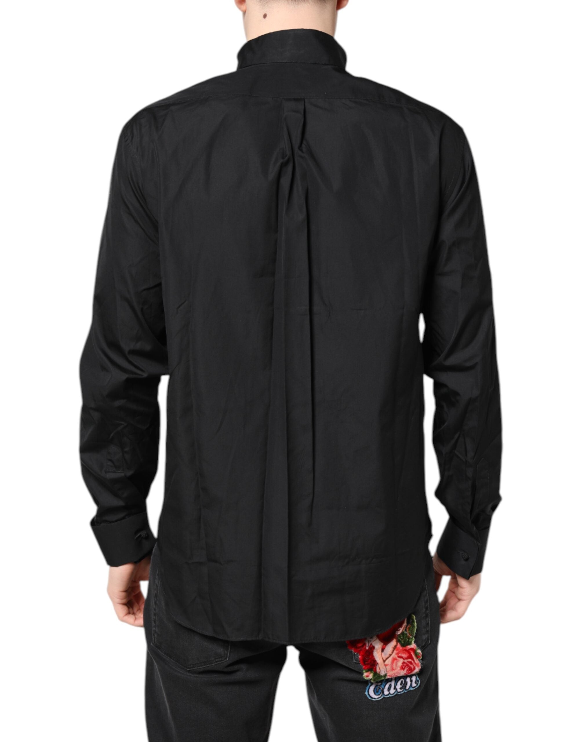 Chemise formelle noire en coton Emporio Armani à manches longues, élégante et moderne, visible dans l'image.