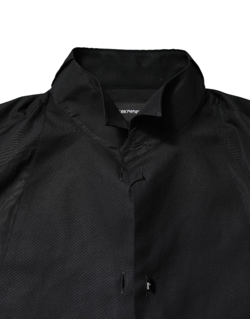 Chemise formelle homme Emporio Armani en coton noir à manches longues, élégante et classique.