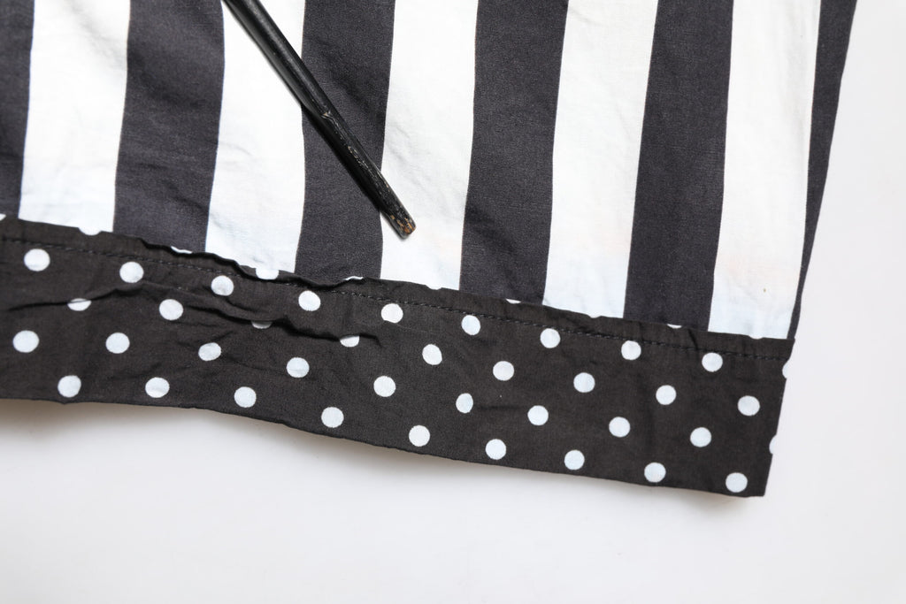 Chemise décontractée à rayures noires et blanches de Dolce & Gabbana avec boutons, en tissu léger et style élégant.