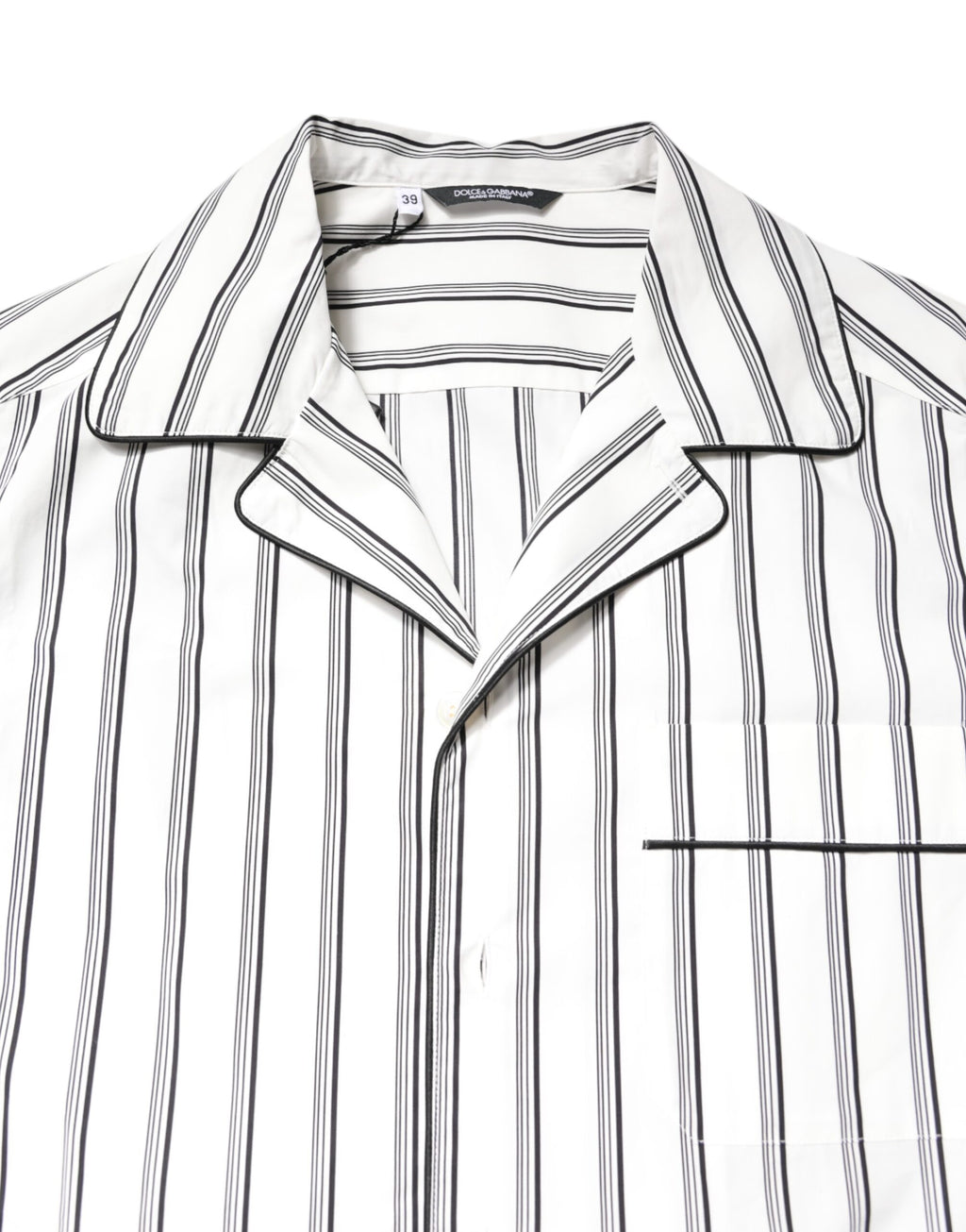 Chemise de pyjama Dolce & Gabbana à rayures blanches, vêtement de détente élégant et confortable.