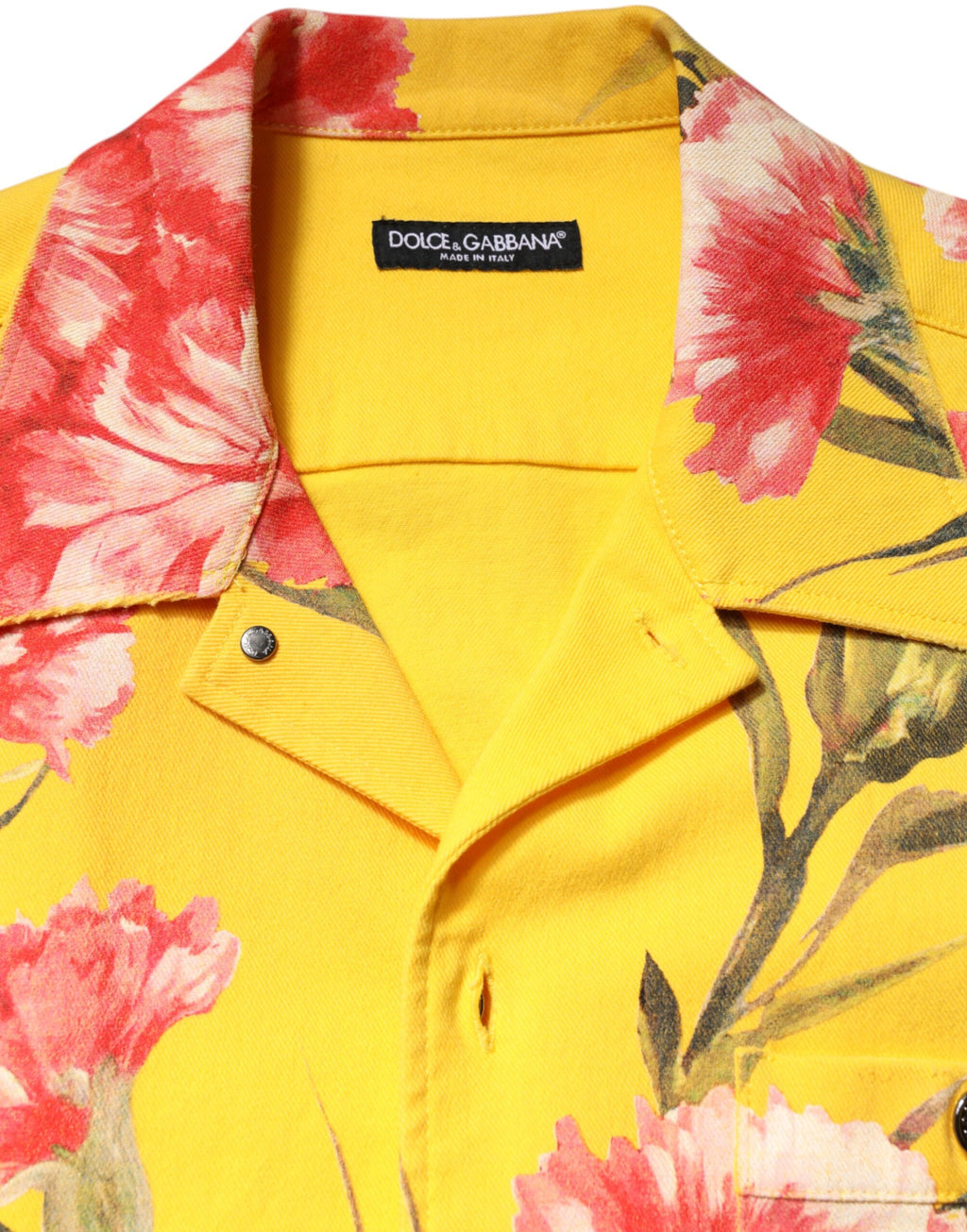 Chemise décontractée pour homme Dolce & Gabbana à fleurs jaunes, boutonnière, style casual et élégant.