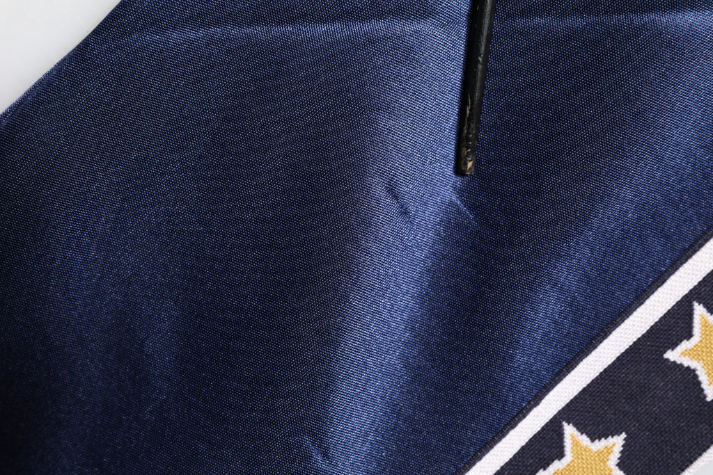 Sweat-shirt bomber bleu en nylon Dolce & Gabbana avec logo patch pour homme, mode décontractée et élégante.