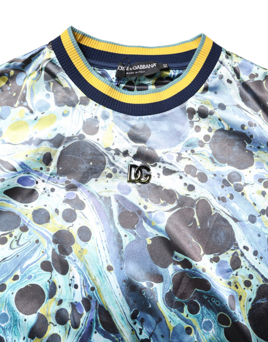 Pull homme Dolce & Gabbana en maille avec motif marbre multicolore, design élégant et coloré.