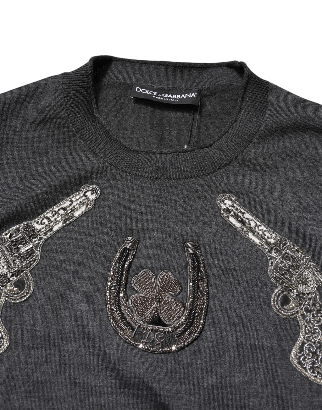 Pull à manches longues Dolce & Gabbana pour hommes en maille grise avec broderie, style élégant et confortable.