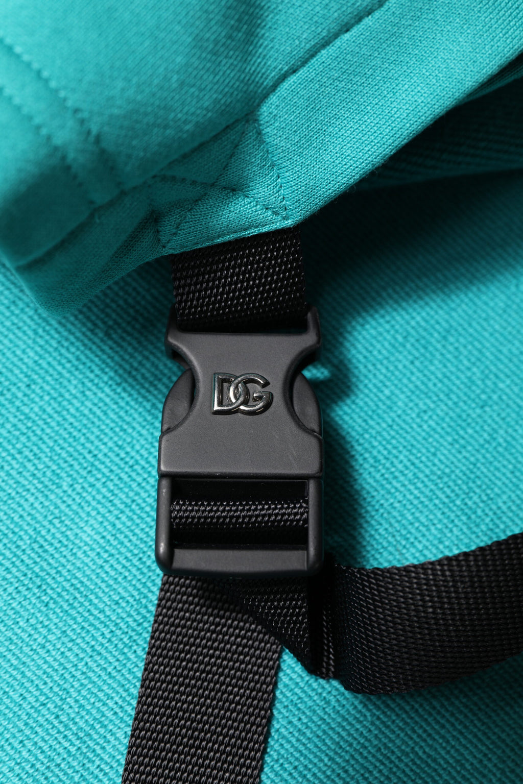 Gilet homme Dolce & Gabbana en coton vert avec capuche pour sportswear, détail du modèle et de la texture du tissu.
