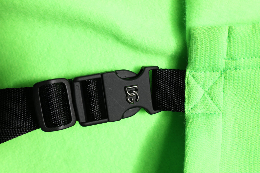 Veste sport en polyester vert Dolce & Gabbana avec capuche, vêtement de sport élégant et décontracté.