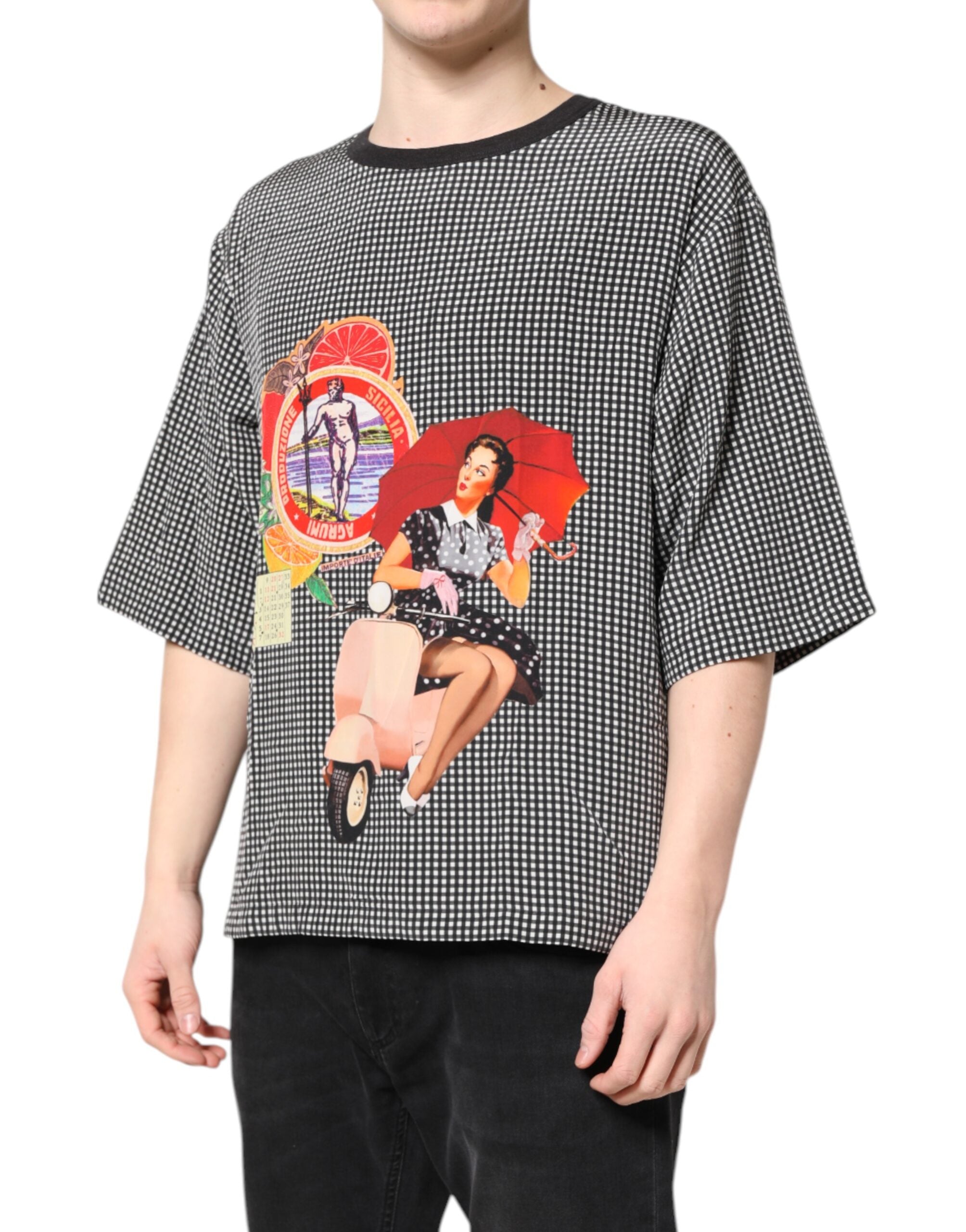 T-shirt à manches courtes Dolce & Gabbana avec imprimé graphique noir, design moderne et élégant.