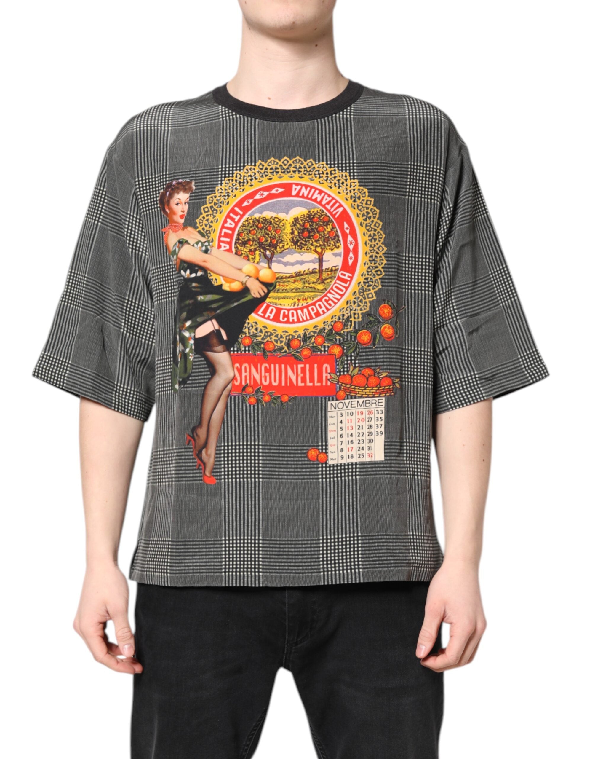 T-shirt à manches courtes Dolce & Gabbana avec imprimé graphique noir et blanc, tissu léger et design moderne.