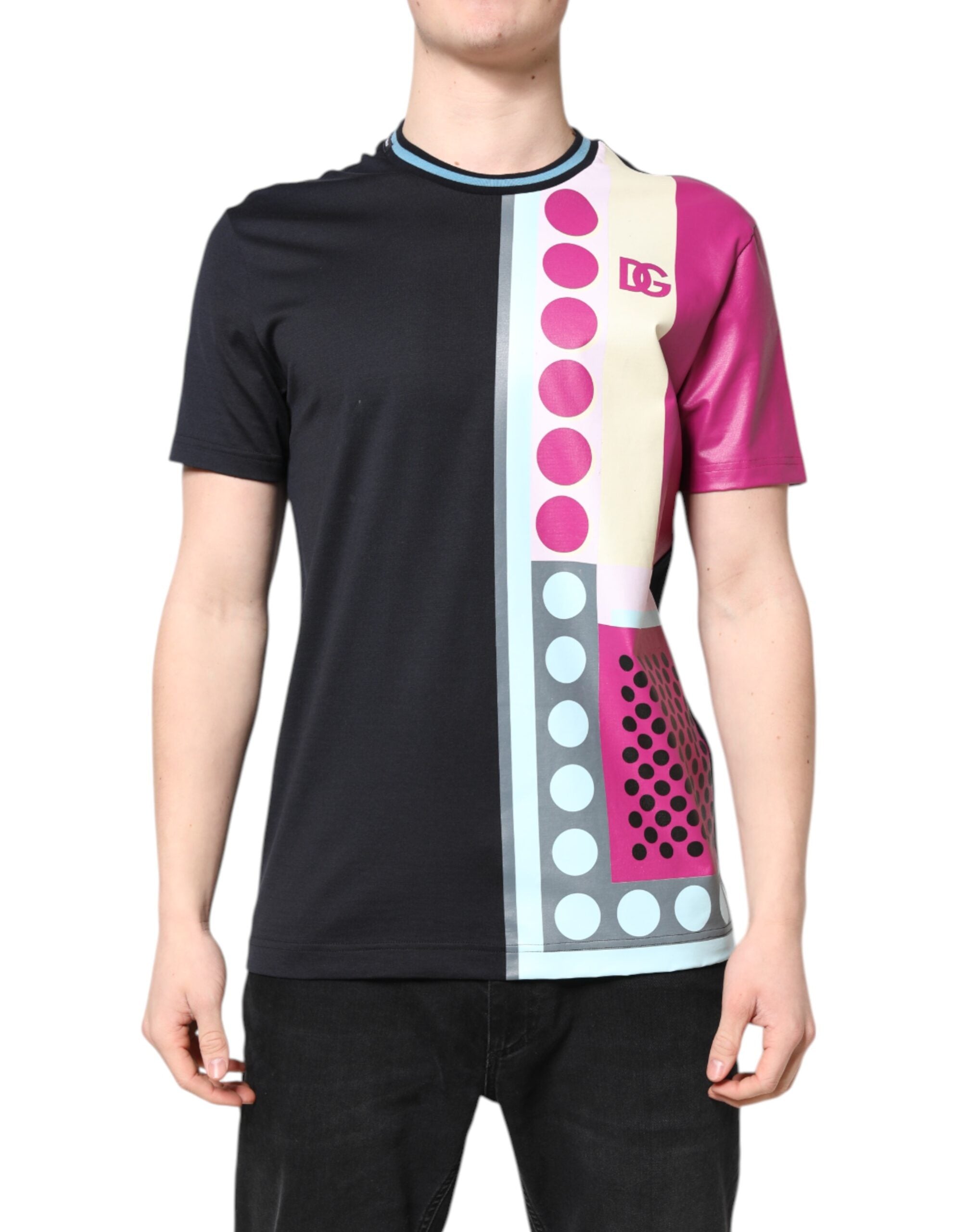 T-shirt à manches courtes Dolce & Gabbana multicolore avec logo imprimé et motif coloré, vue de face.
