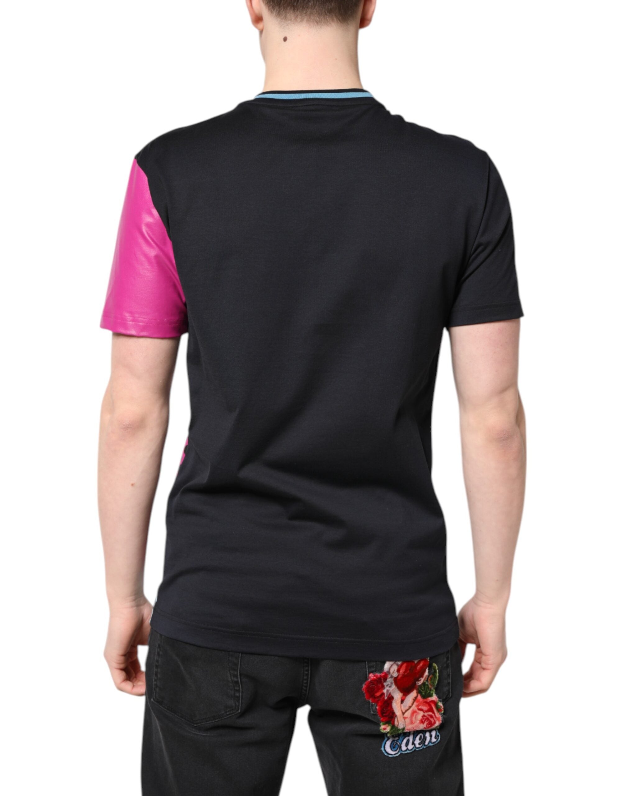 T-shirt à manches courtes Dolce & Gabbana avec logo imprimé multicolore et motif coloré, vue de face.