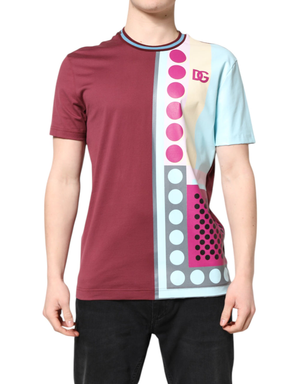 T-shirt à manches courtes Dolce & Gabbana, logo multicolore imprimé, design tendance et élégant, en coton.
