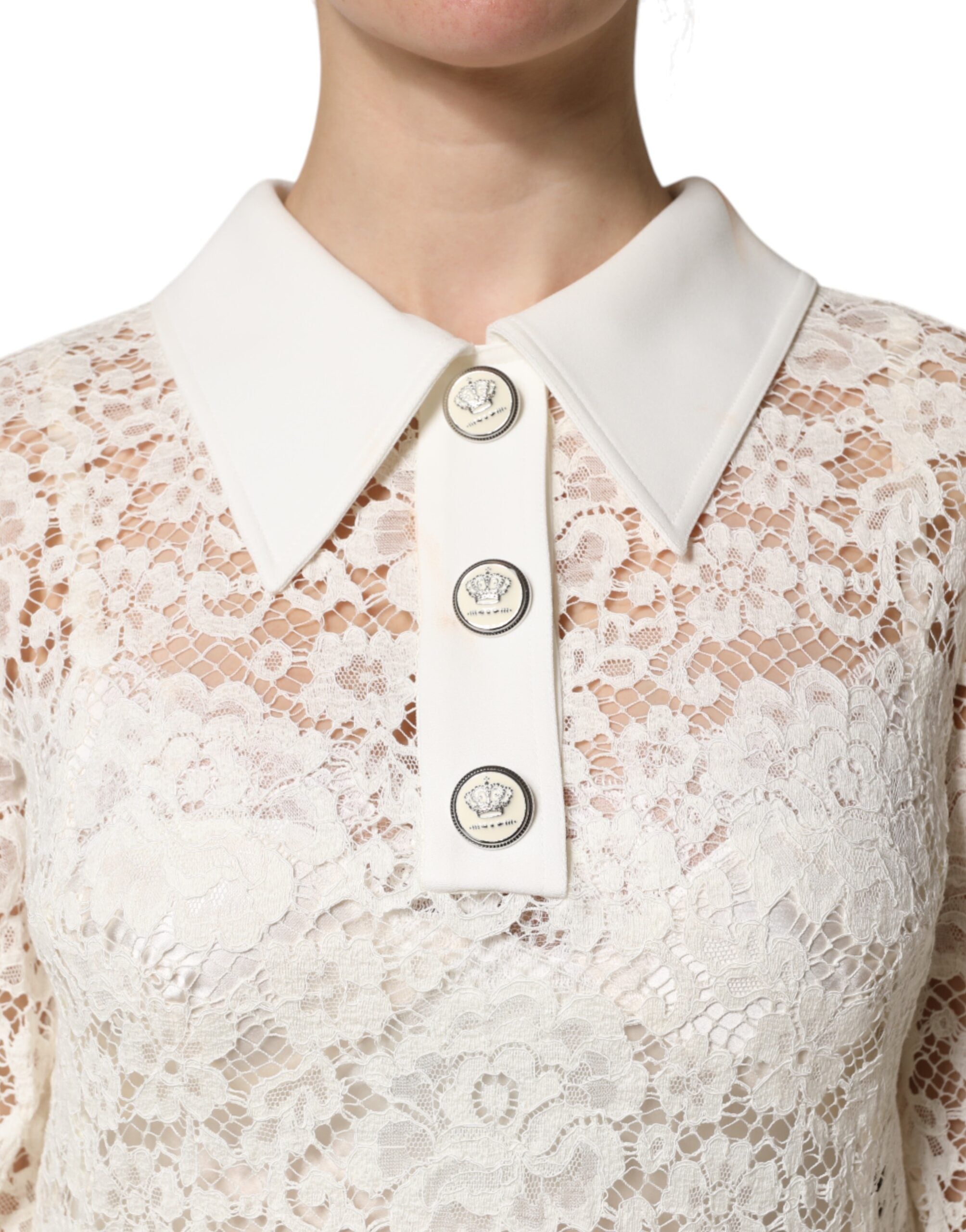Robe blanche à manches longues en dentelle florale Dolce & Gabbana, style élégant et féminin, vue de face.