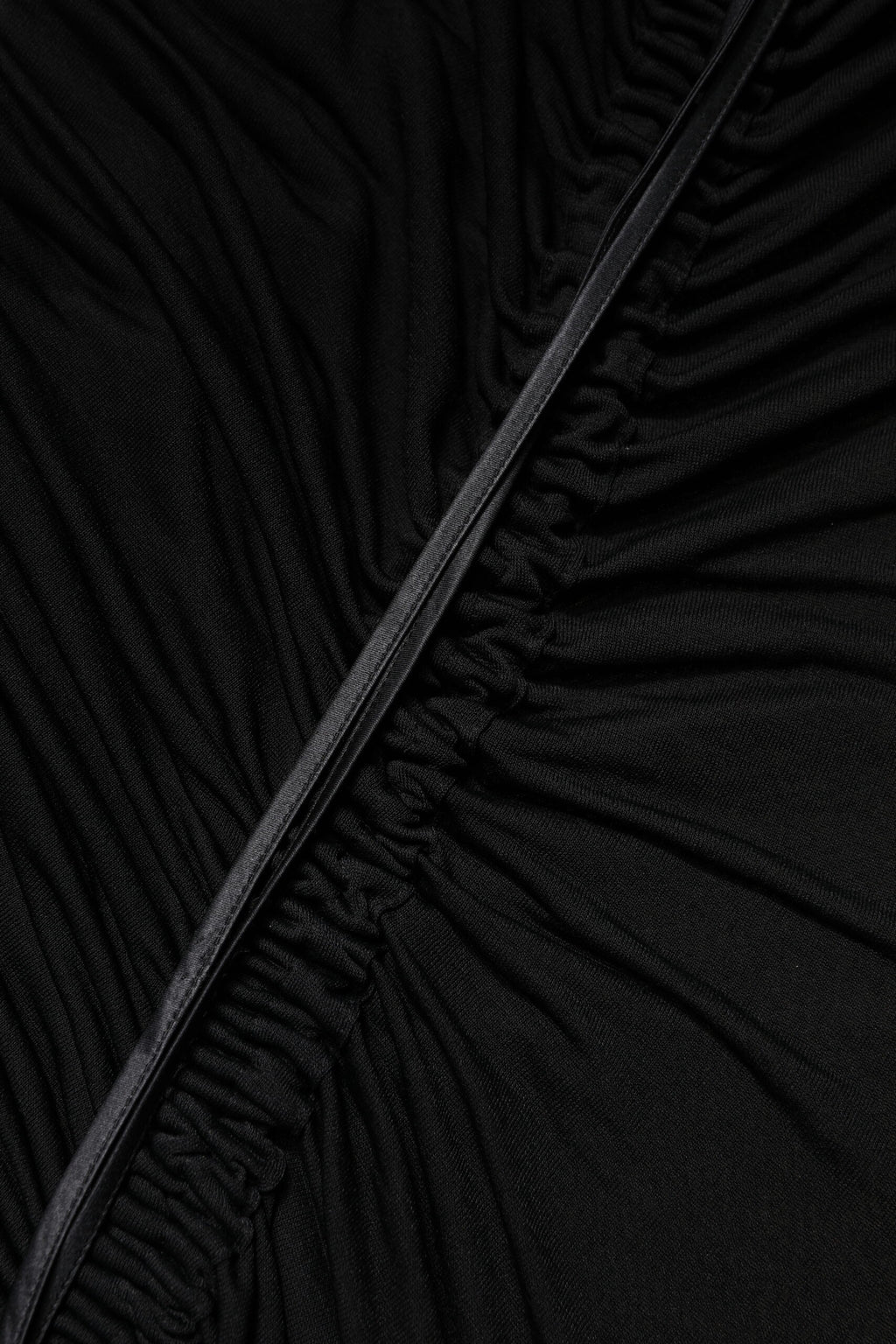 Robe noire en mesh et tissus extensibles Dolce & Gabbana, robe longue moulante et élégante adaptée pour les occasions formelles.