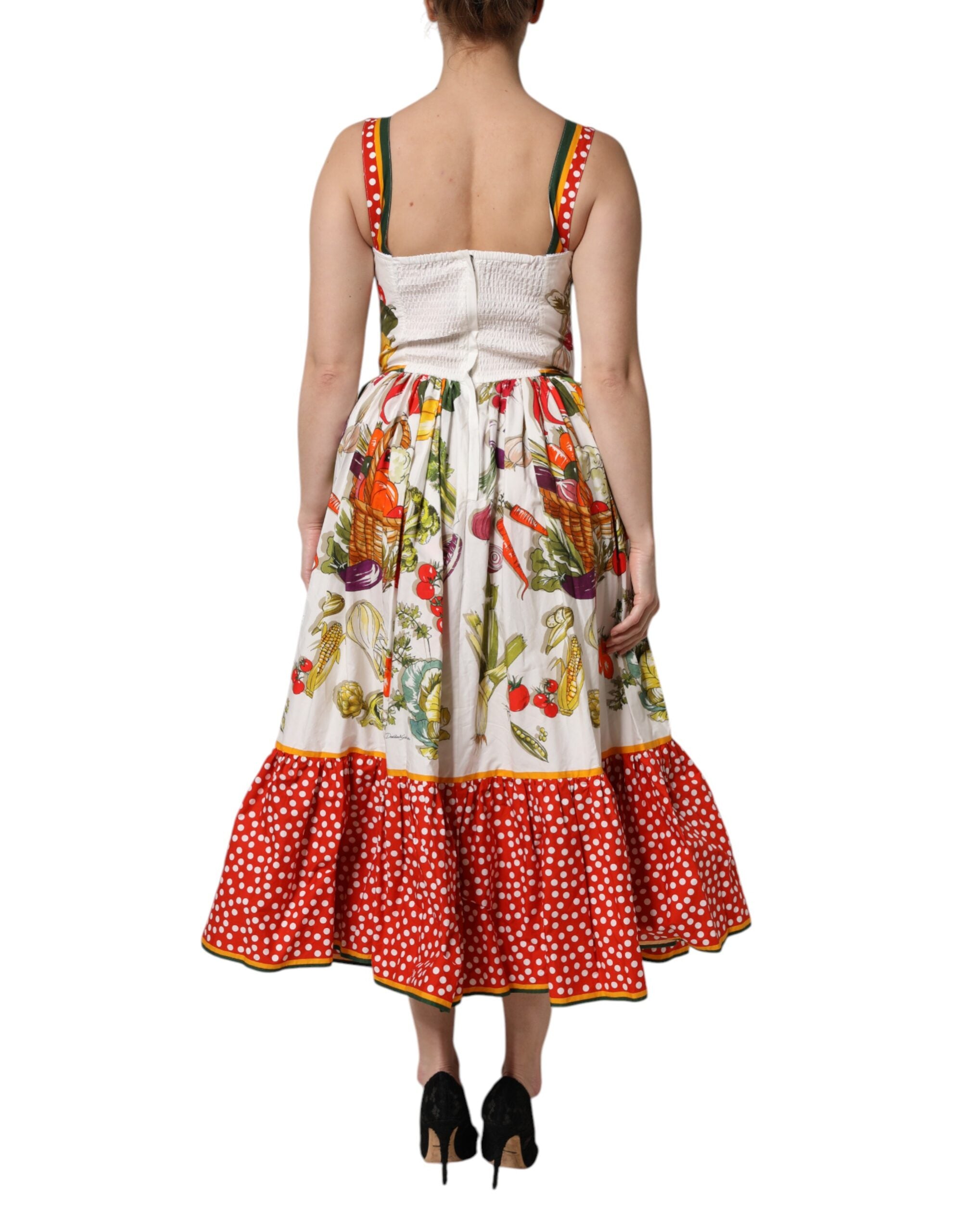 Robe sans manches blanche Dolce & Gabbana avec motif de légumes en forme de ligne A, élégante et estivale.