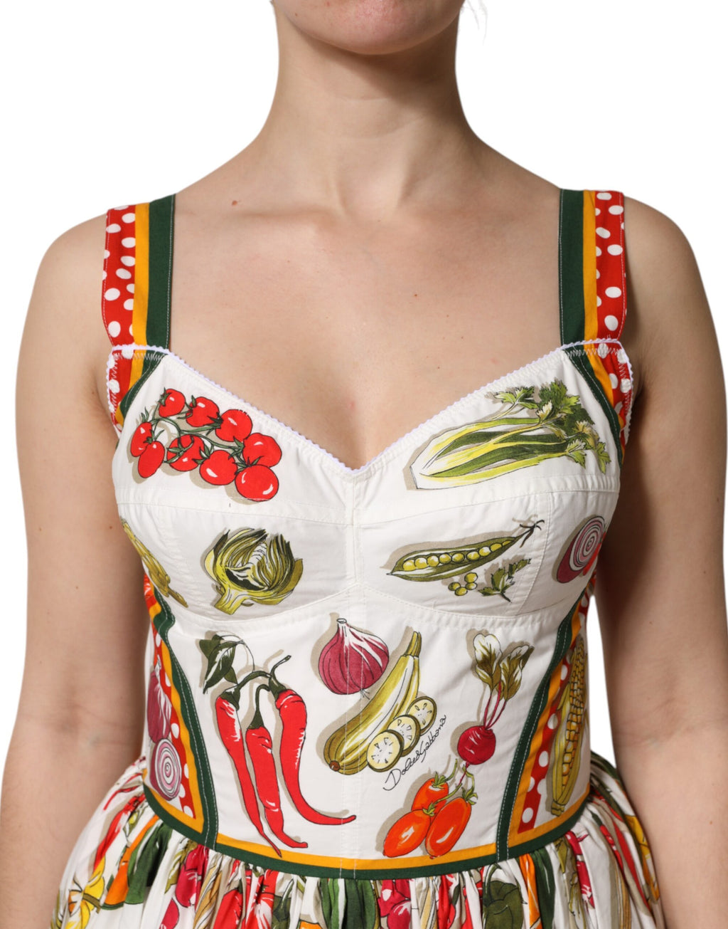 Robe sans manches Dolce & Gabbana blanche à motifs de légumes, coupe en A élégante et fluide pour femme.
