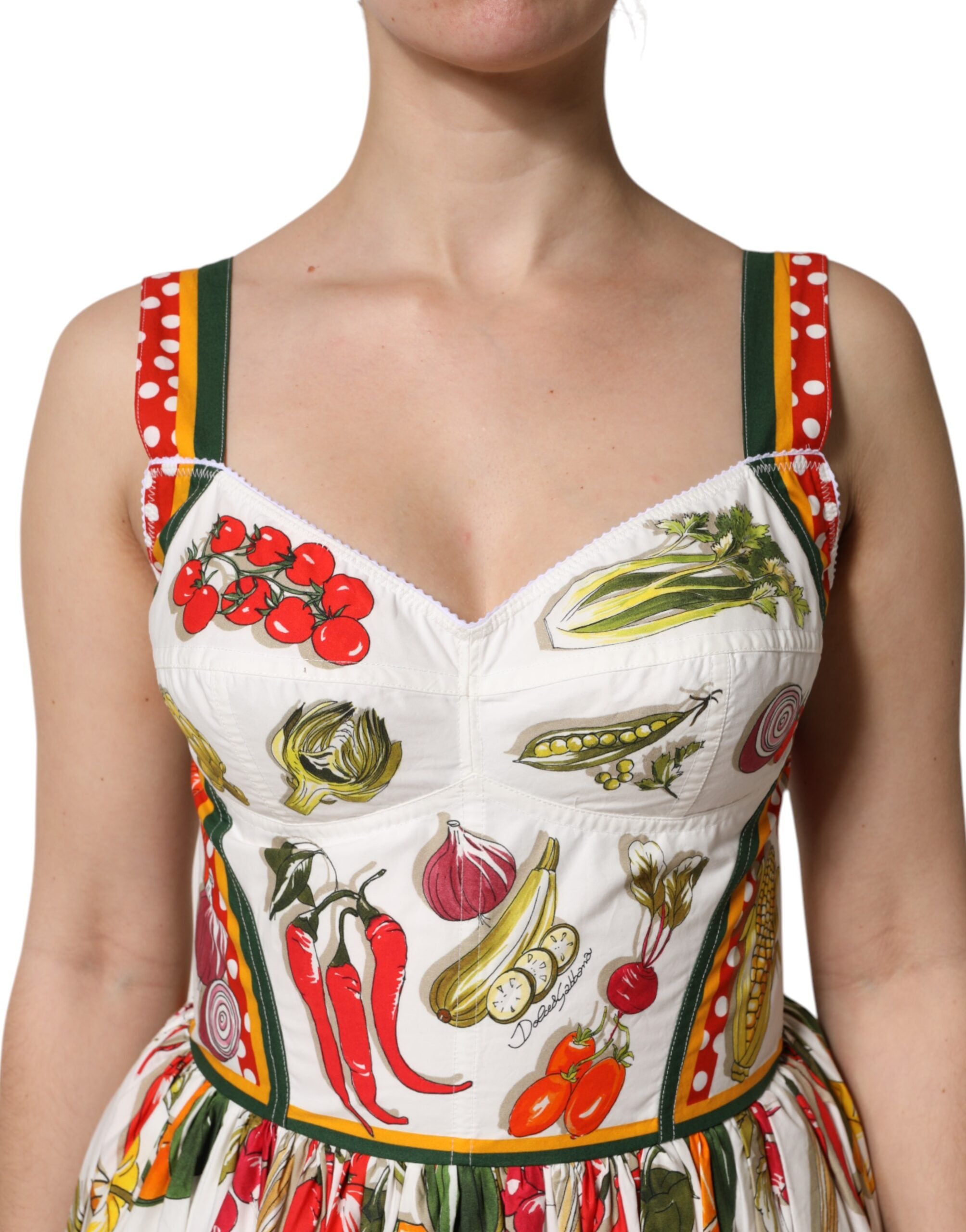 Robe sans manches Dolce & Gabbana blanche à motifs de légumes, coupe en A élégante et fluide pour femme.