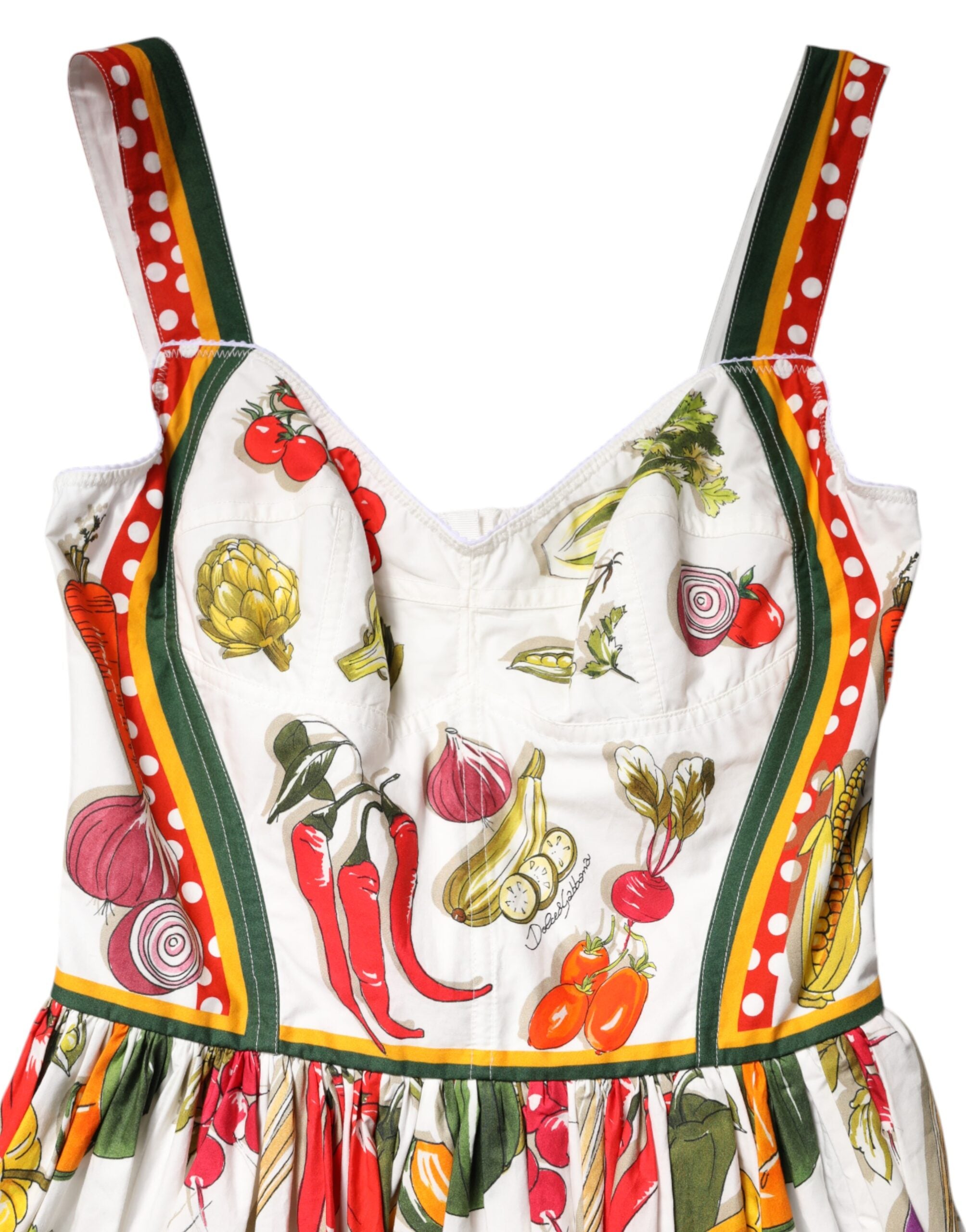 Robe sans manches Dolce & Gabbana blanche avec motif de légumes, coupe en A, tissu léger et élégant.