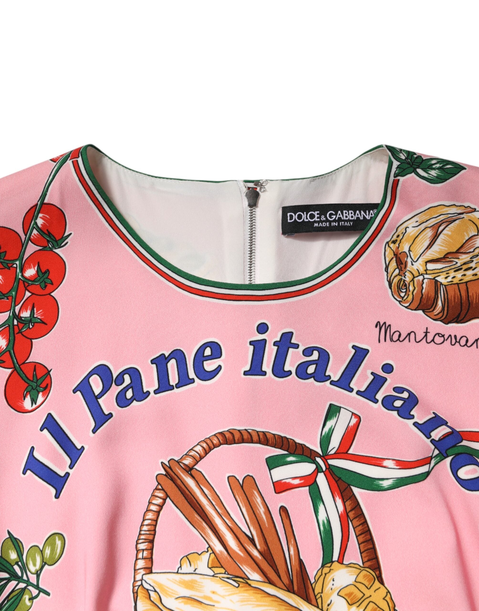 Robe moulante midi Dolce & Gabbana rose avec imprimé pâtisserie, col rond et manches courtes, tissu élégant et féminin.