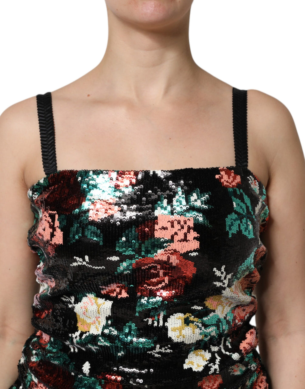 Robe sans manches Dolce & Gabbana noire à sequins floraux, coupe ajustée, avec détails de broderie florale élégante.