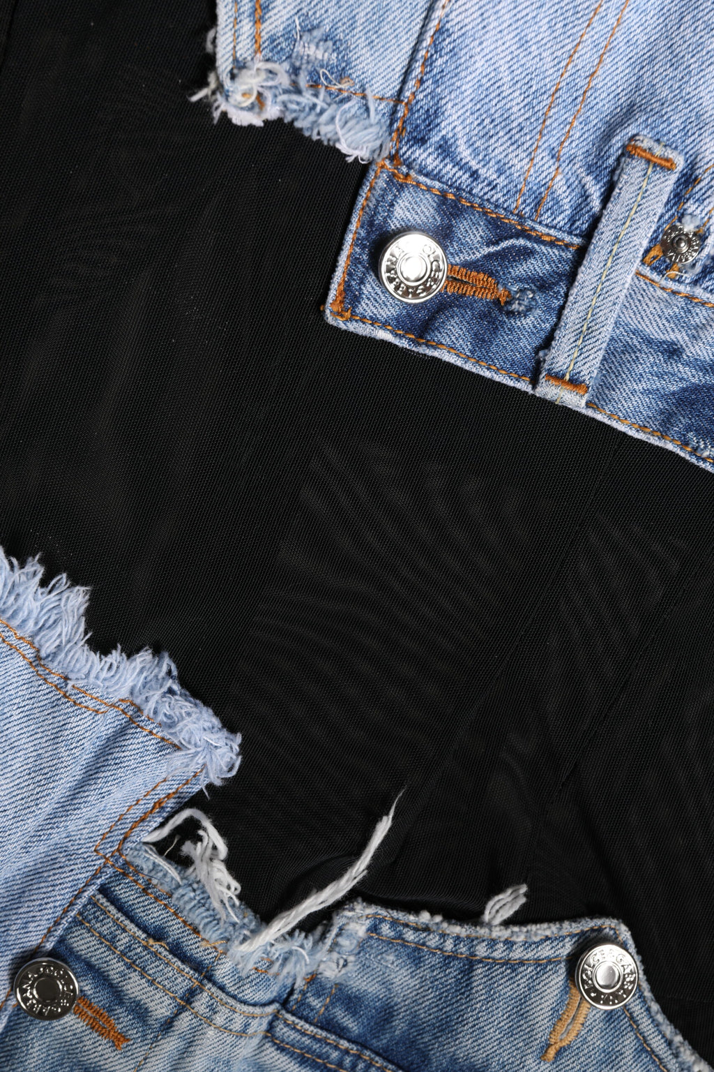 Robe courte en jean sans manches de Dolce & Gabbana, noire et bleue, pour femme, vue de face.