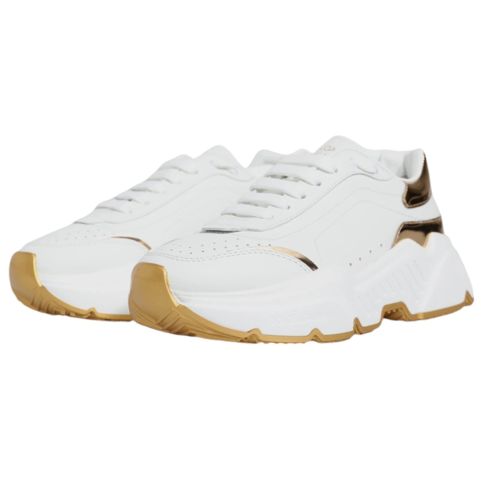 Chaussures sneakers Dolce & Gabbana Daymaster blanches en or, chaussures basses élégantes avec design moderne et détails sophistiqués.