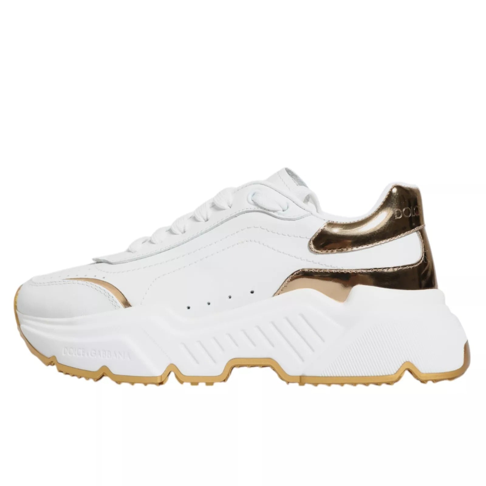 Chaussures basses Dolce & Gabbana Daymaster en or blanc, sneakers élégants en toile blanche avec détails dorés.