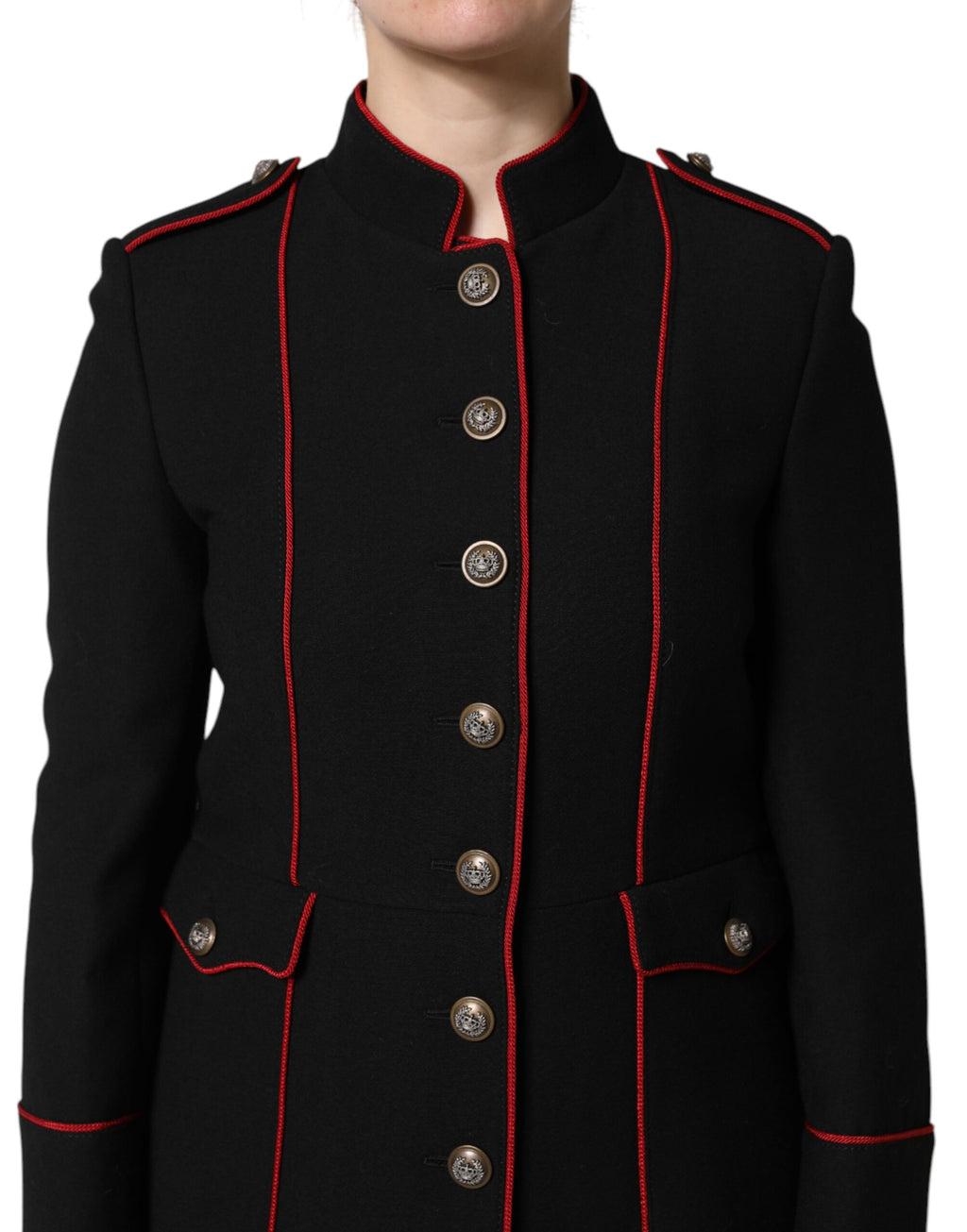 Manteau trench en laine noire Dolce & Gabbana à boutonnière simple, style élégant et classique pour femmes.