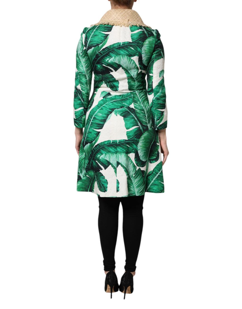 Manteau trench Dolce & Gabbana à imprimé multicolore de feuilles avec embellissements, coupe élégante pour femme.