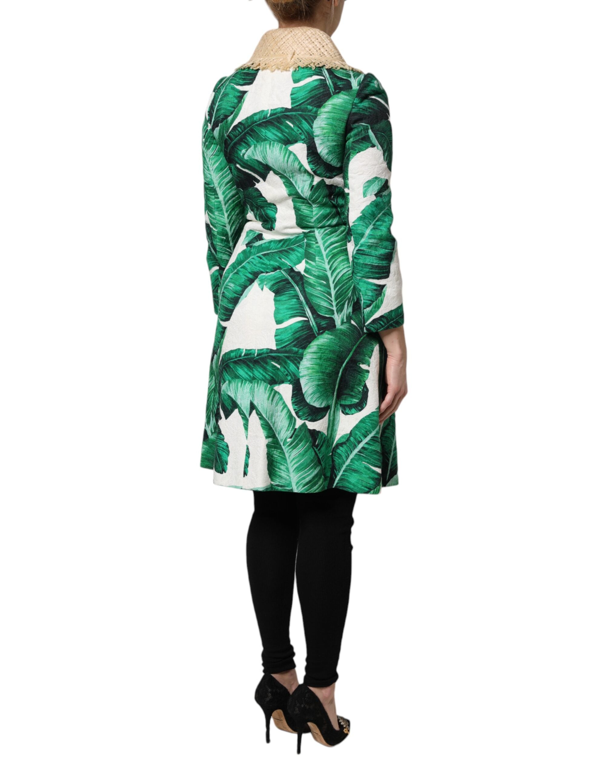 Imperméable Dolce & Gabbana à motif feuilles multicolores avec embellissements, trenchcoat élégant et tendance.