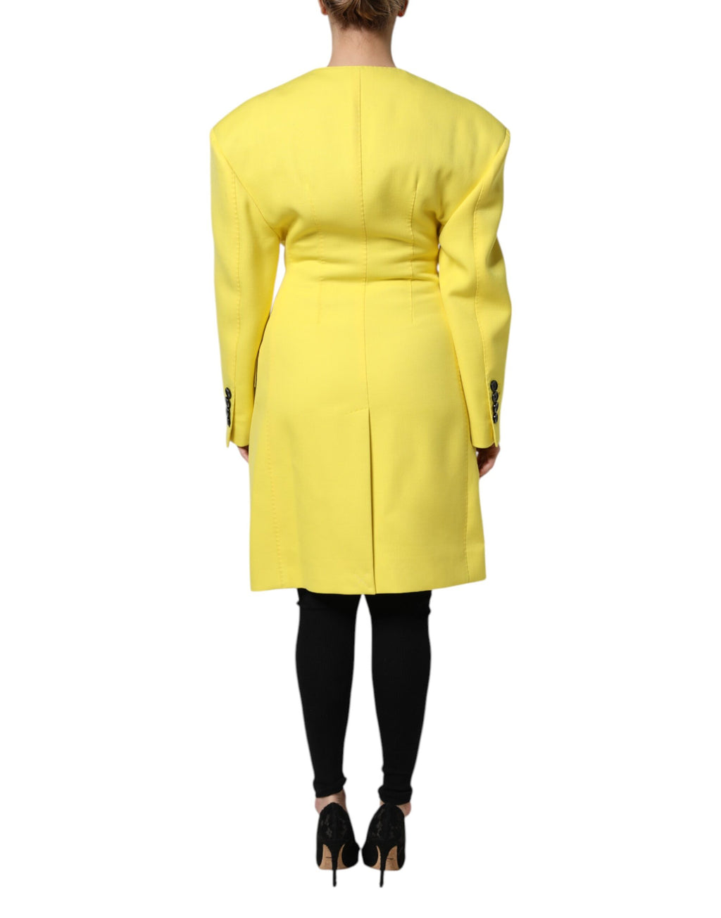 Veste trench double boutonnage jaune de Dolce & Gabbana, manteau élégant avec ceinture à la taille et col chauve-souris.