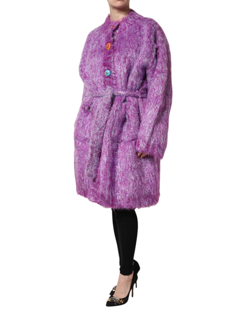 Manteau trench violet Dolce & Gabbana avec boutons ornés, léger et élégant, parfait pour une tenue sophistiquée.