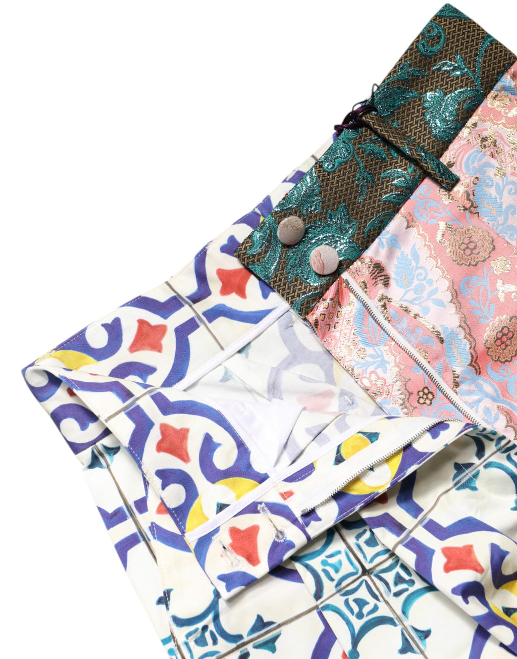 Shorts pour femmes Dolce & Gabbana à taille haute, multicolores, style chaud, vêtement tendance et élégant.