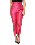 Pantalons en soie rose à taille haute et coupe tapered de Dolce & Gabbana, vue détaillée du tissu et de la silhouette.
