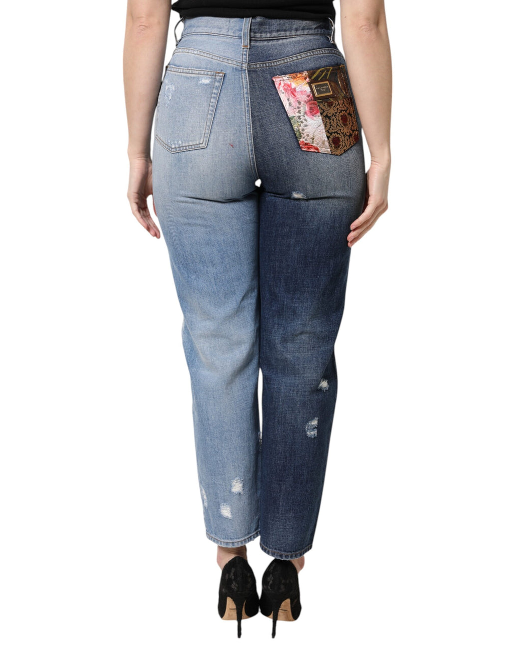 Jeans en denim à taille haute Dolce & Gabbana à patchworks multicolores, style tendance et couture italienne.