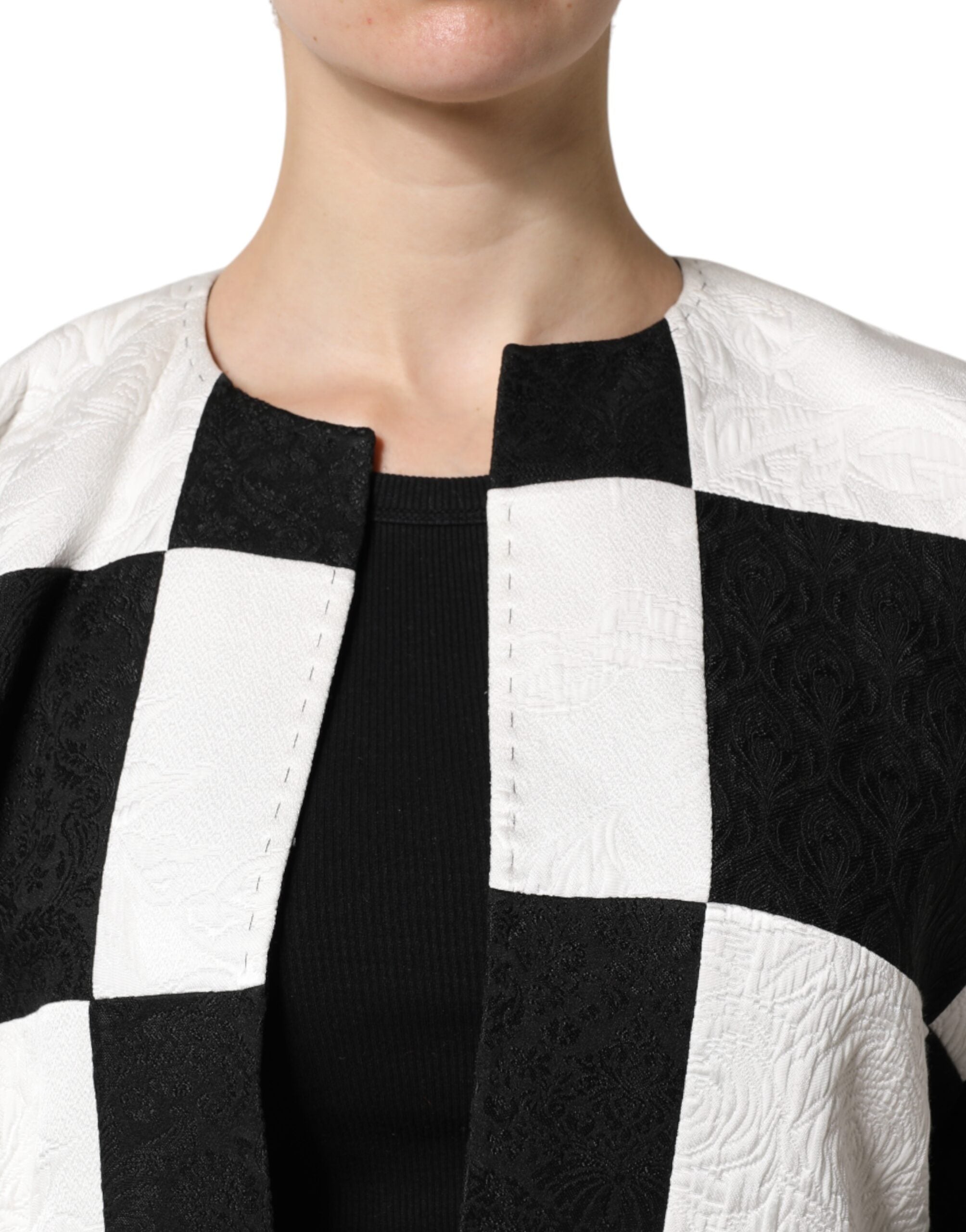 Blazer Dolce & Gabbana en jacquard blanc et noir à patchwork, veste élégante et structurée pour femme.