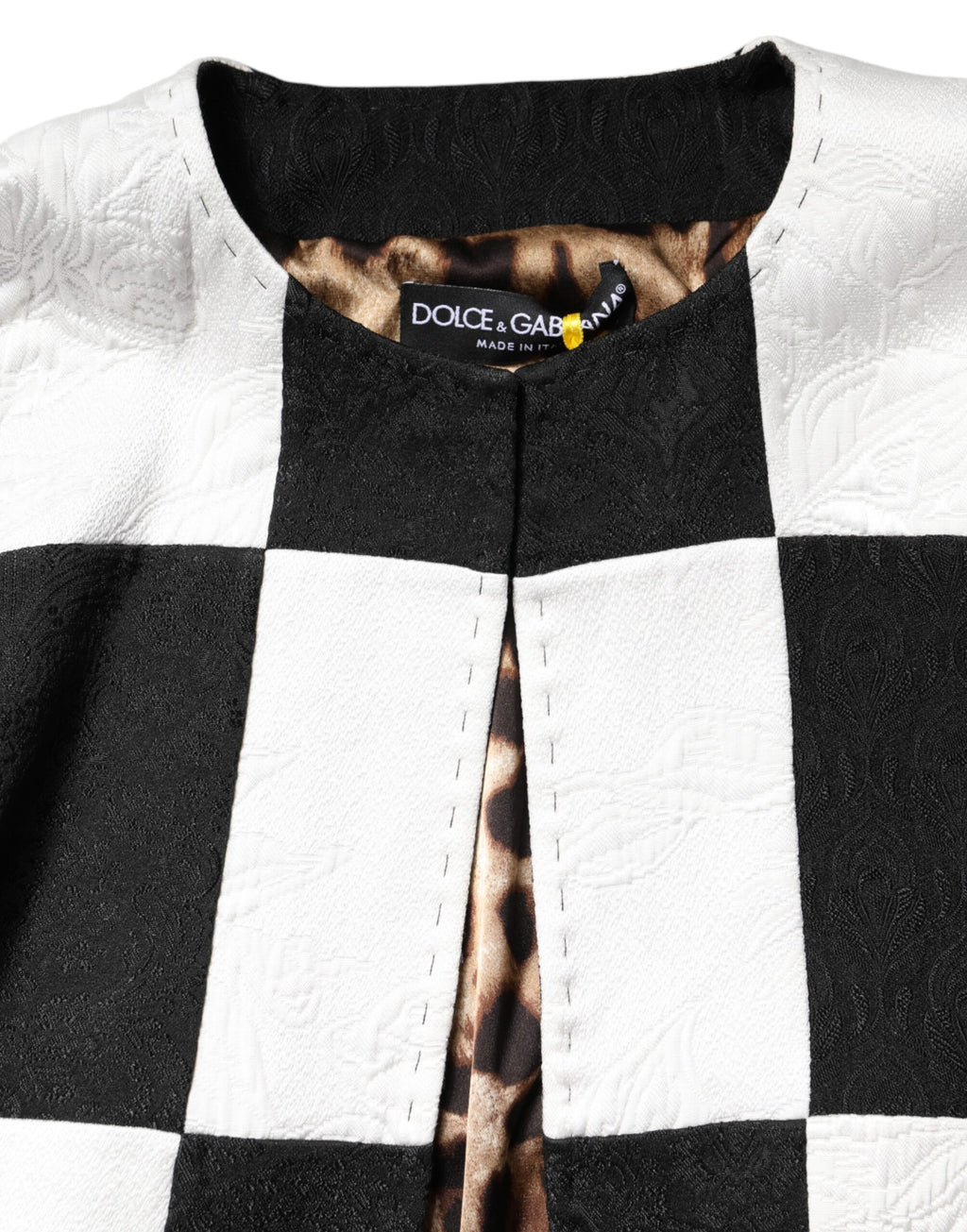 Blazer Dolce & Gabbana en jacquard blanc et noir avec patchwork, coupe élégante et détails sophistiqués.