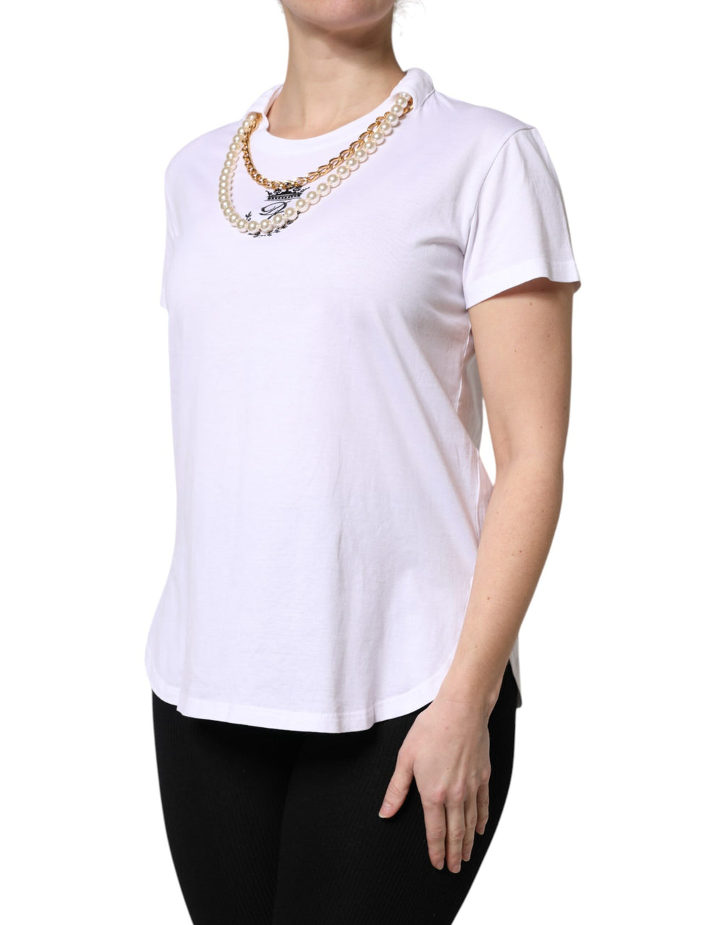 T-shirt blanche Dolce & Gabbana en coton avec chaîne en perles et col rond, mode élégante et sophistiquée.