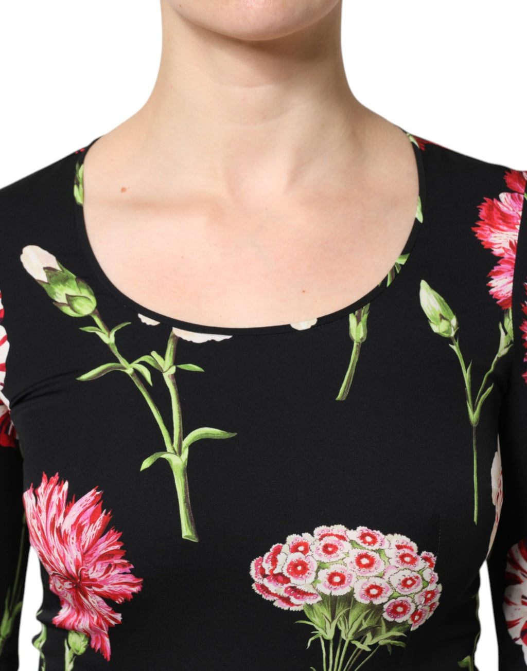 Chemisier noir à fleurs Dolce & Gabbana pour femmes avec manches longues, style élégant et détails floraux visibles.