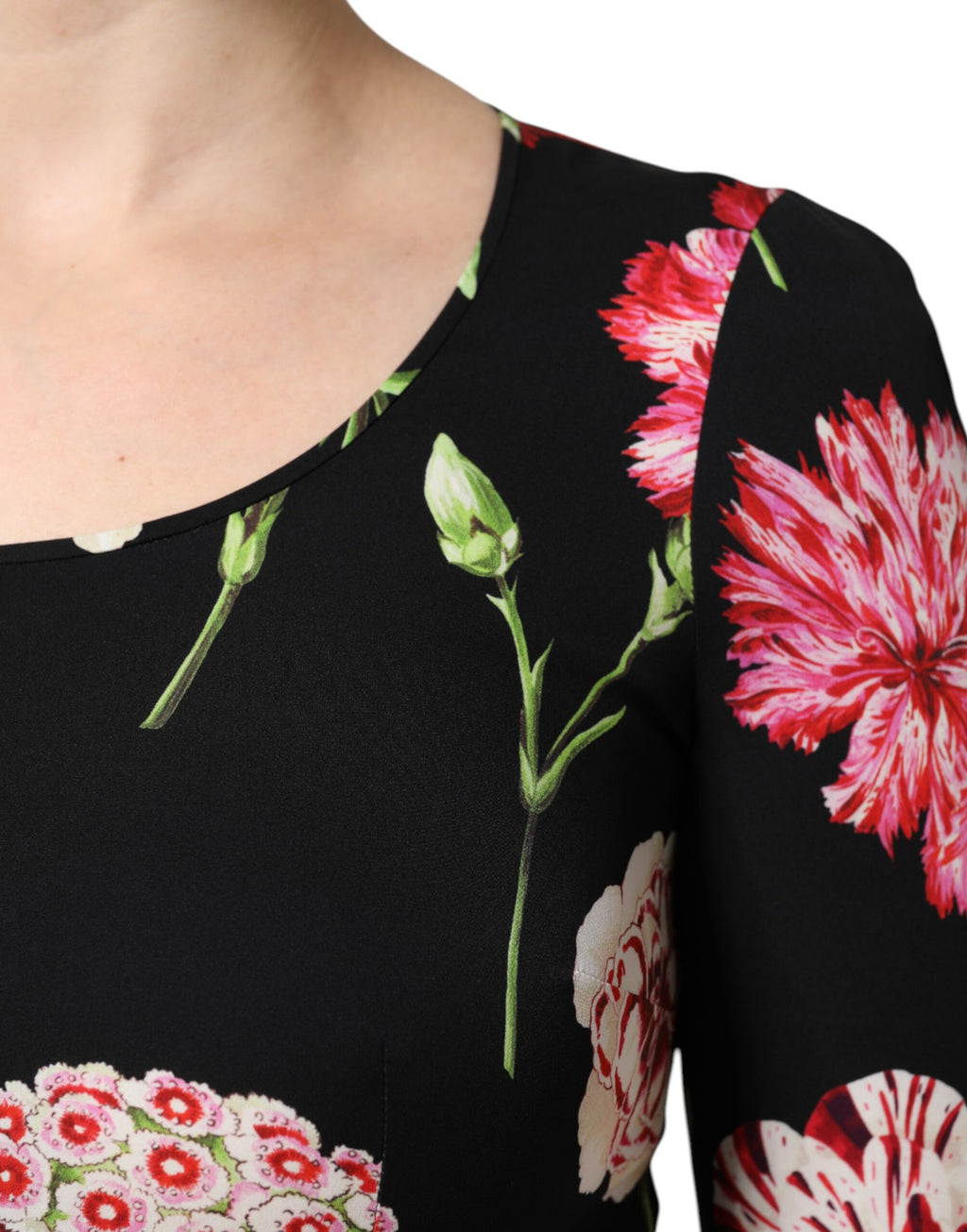 Blouse à fleurs noire Dolce & Gabbana pour femmes, manches longues, style élégant et sophistiqué.