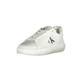 Sneakers blanches pour femme en cuir de la marque Calvin Klein, vue de côté, avec design épuré et semelle blanche.