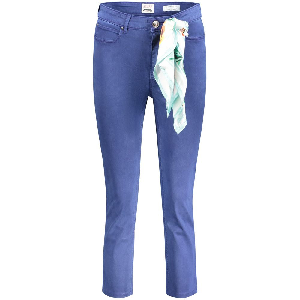 Jean skinny en coton bleu pour femmes de la marque Guess Jeans, coupe ajustée et style moderne visible sur l'image.