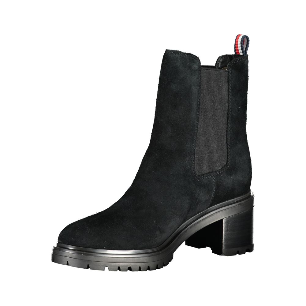 Bottes pour femmes en cuir noir de la marque Tommy Hilfiger, avec détail élégant et semelle robuste.