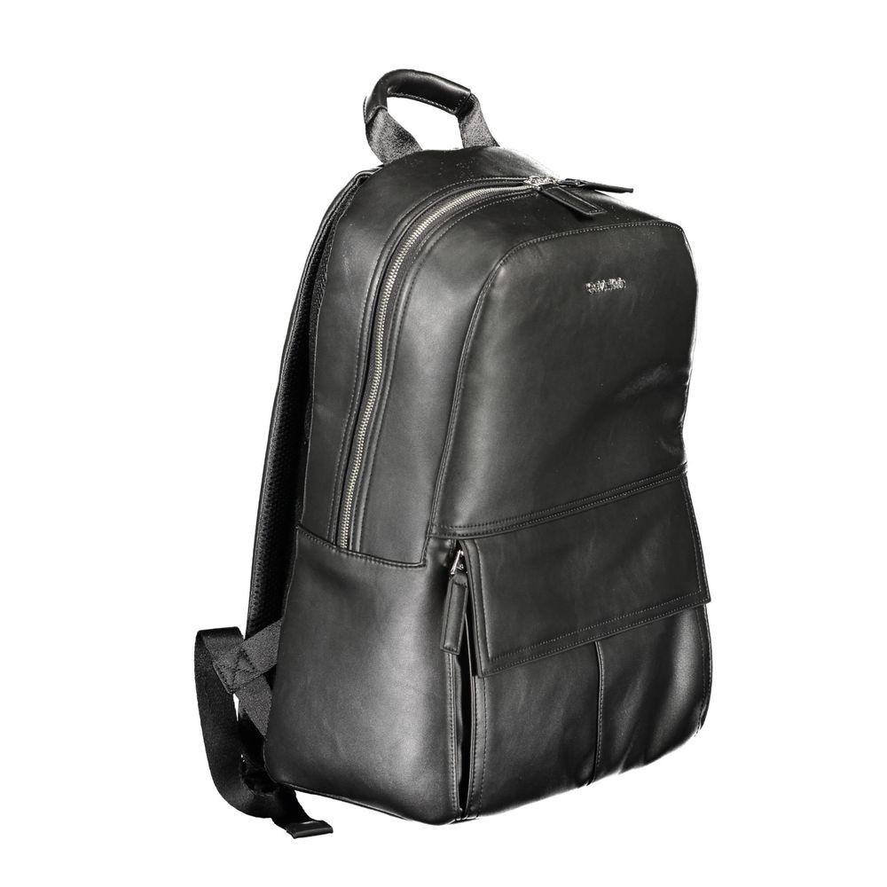 Sac à dos pour homme Calvin Klein en polyester noir, avec poches et bretelles ajustables.