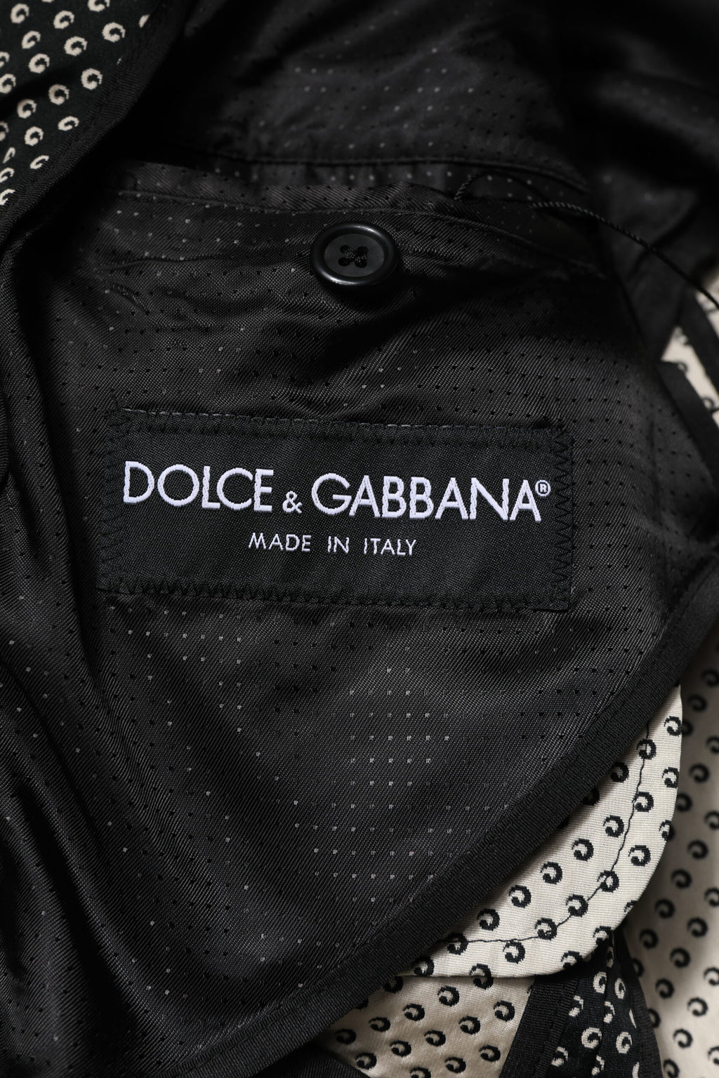 Costume homme Dolce & Gabbana noir et blanc avec motif, veste blazer élégante et ajustée, détails sophistiqués.